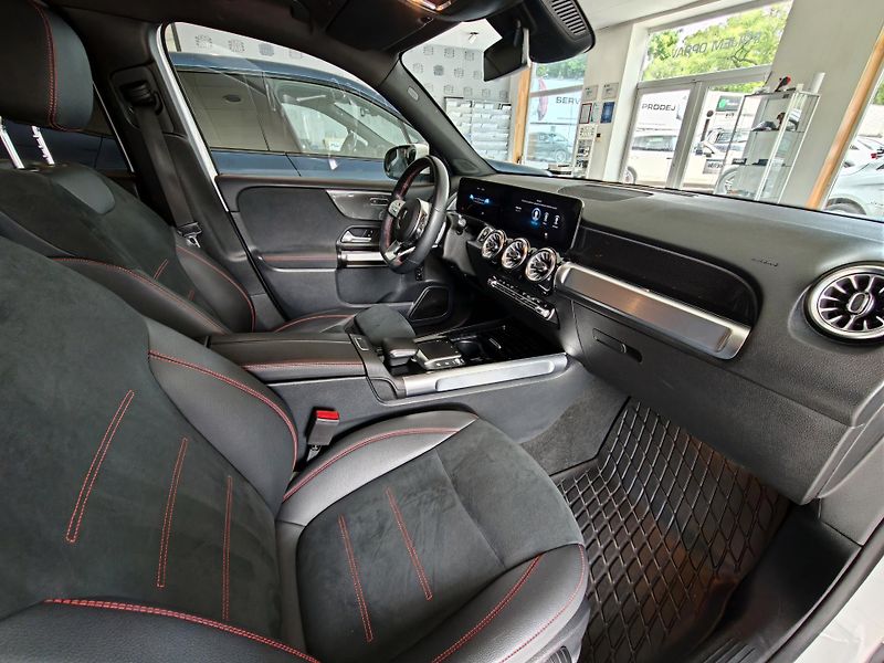 Mercedes-Benz GLB 200d 4M AMG 7míst - fotka 10 z 48