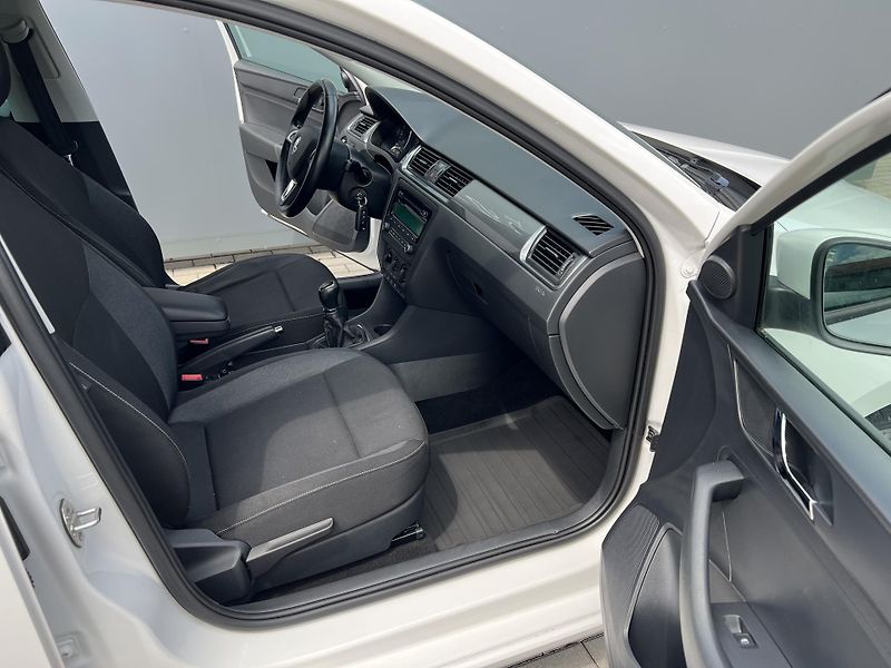 Škoda Rapid (2015) 1,6TDi 77kW AMBITION - fotka 26 z 32
