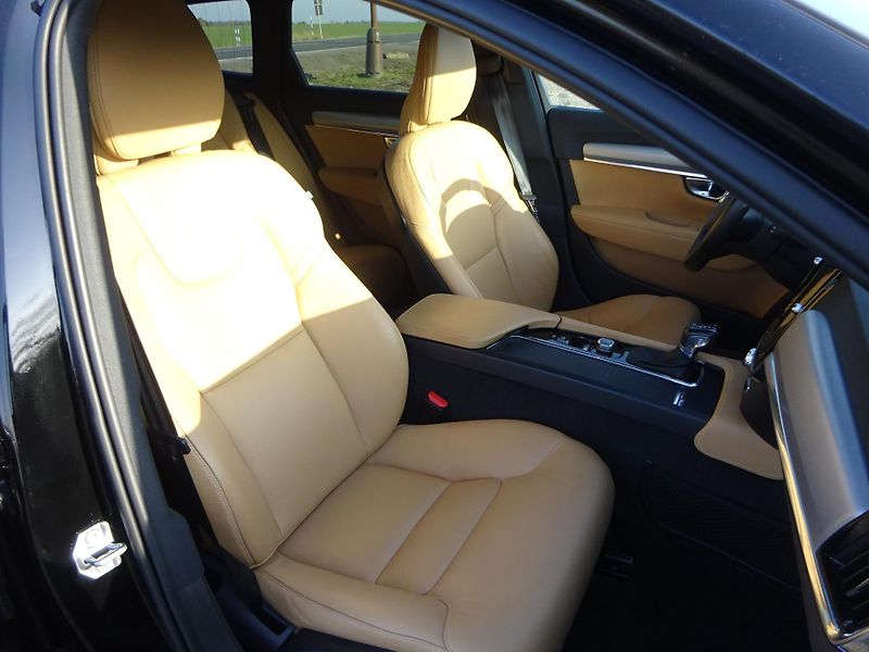 Volvo V90 D4 140kW BUSINESS PLUS DPH - fotka 9 z 32