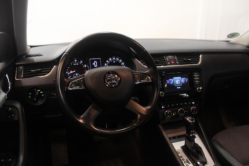Škoda Octavia (2014) 1.2TSI DSG Elegance  - fotka 27 z 29