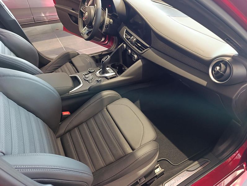 Alfa Romeo Giulia (2026) Quadrifoglio 2.9 V6 Turbo 520K - fotka 30 z 36