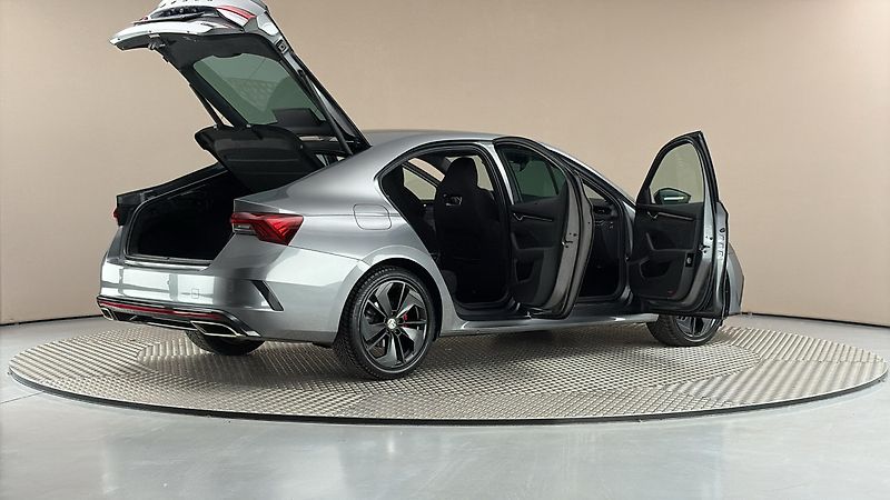 Škoda Octavia 2.0 TDI DSG RS - fotka 6 z 28