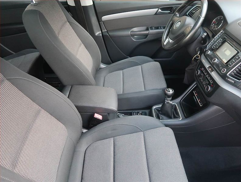 Volkswagen Sharan (2011) 2.0 TDI, Navi, Tempomat - fotka 9 z 13