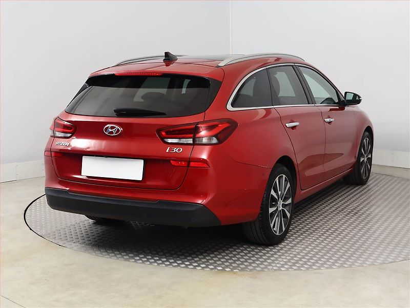 Hyundai i30 (2018) 1.6 CRDi, Automat, Kůže, Navi - fotka 5 z 18