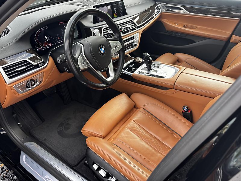 BMW Řada 7 (2020) 730d, 195kW, Premium Selection - fotka 9 z 20