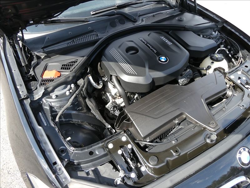BMW Řada 1 1,5 116i 80kW koupeno v ČR - fotka 37 z 39