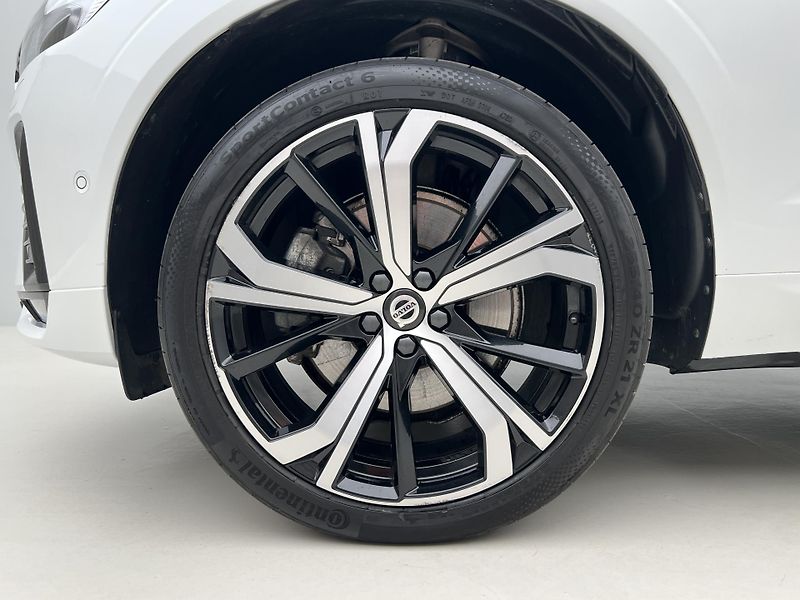 Volvo XC60 B5 AWD ULTIMATE DARK AUT  - fotka 15 z 47
