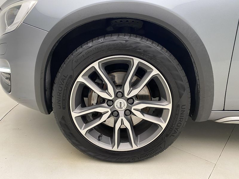 Volvo V60 CC D4 AWD SUMMUM AUT  - fotka 33 z 42