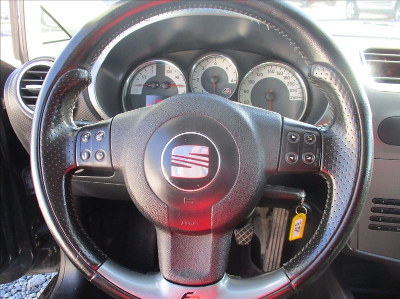 Seat Leon 1,9 TDI FR, aut. klima, 125kw, - fotka 20 z 31