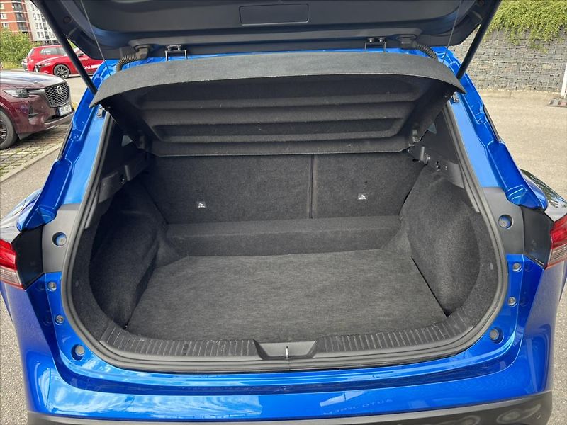Nissan Qashqai 1,3 DIG-T Visia PLNÝ SERVIS - fotka 12 z 39