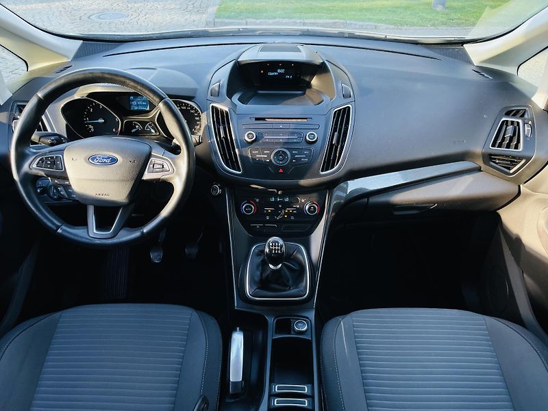 Ford Grand C-MAX 2.0TDCi MANUÁL 7MÍST SERVISKA - fotka 25 z 46
