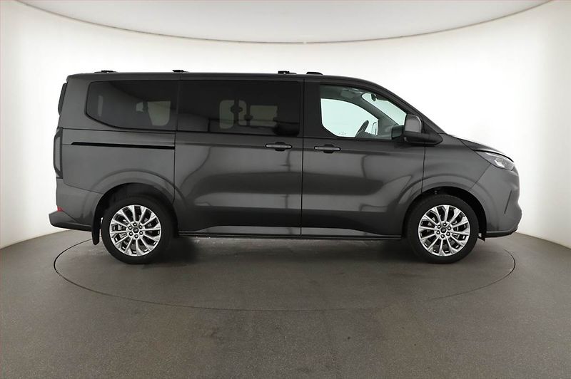 Ford Tourneo Custom (2025) 2.0 EcoBlue - fotka 6 z 23