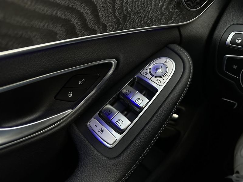 Mercedes-Benz Třídy C 180 AMG,Aut. multibeam - fotka 27 z 31