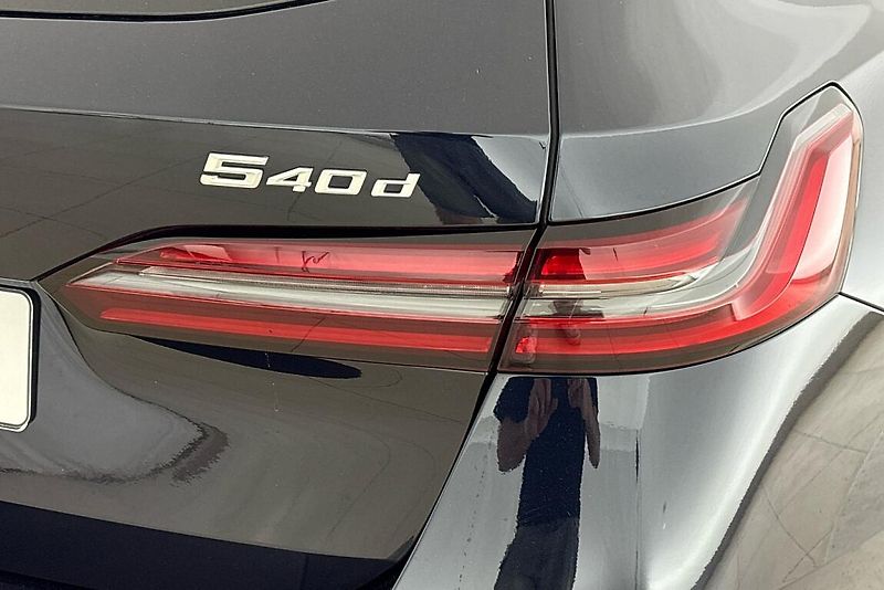 BMW Řada 5 540d xDrive Touring - fotka 5 z 25