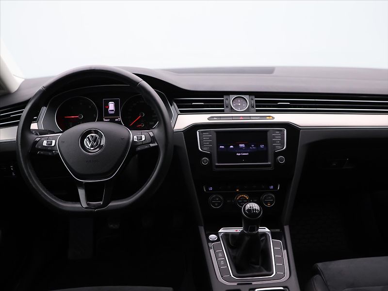 Volkswagen Passat 2,0 TDI 110 kW 4Motion Highlin - fotka 18 z 25