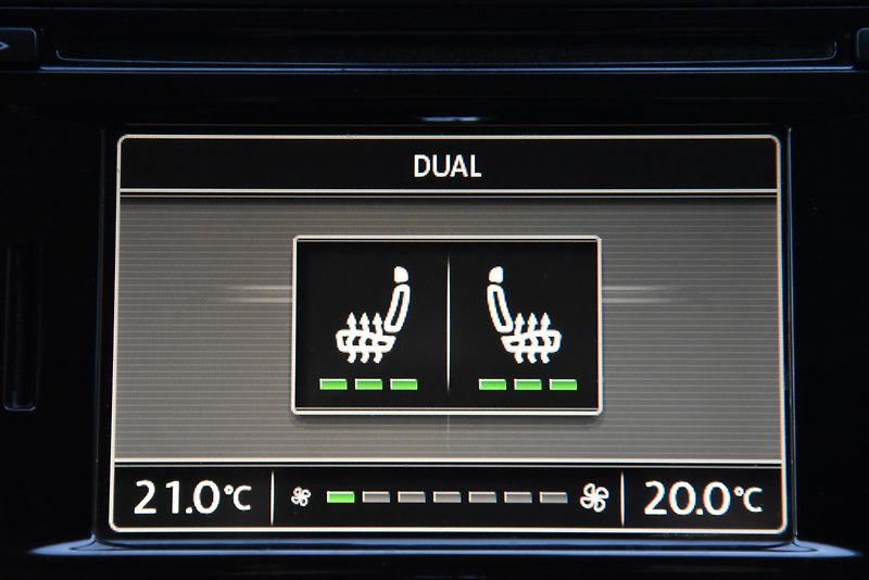 Škoda Superb 2.0 TDi CR,NAVI,VÝHŘEV,XENONY - fotka 24 z 45