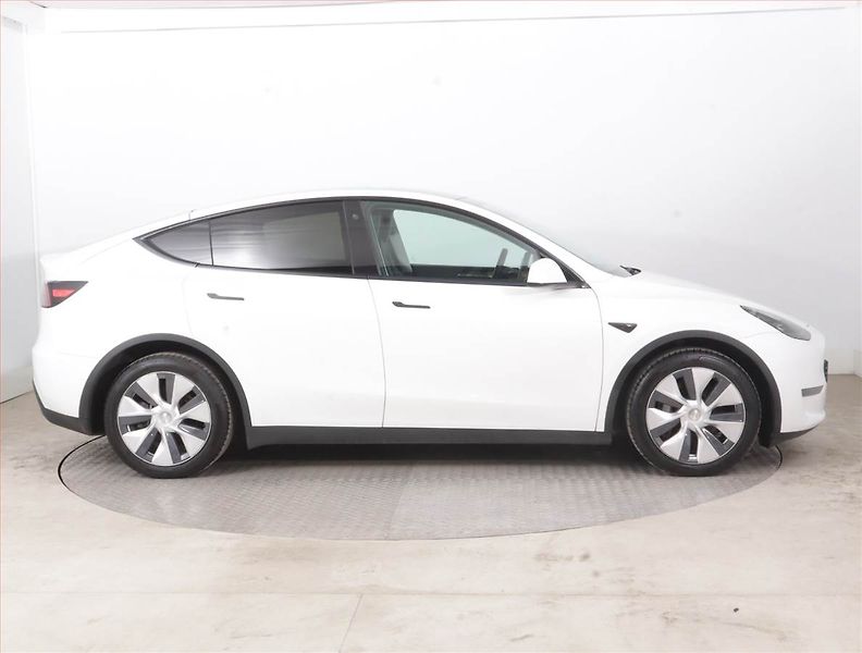 Tesla Model Y (2023) Long Range AWD 79kWh, SoH 86% - fotka 6 z 20