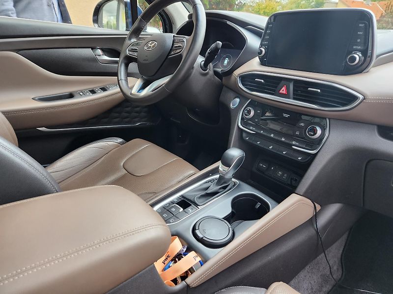 Hyundai Santa Fe (2019) 2.2-PREMIUM-PANORAMA-7 MÍST - fotka 3 z 10