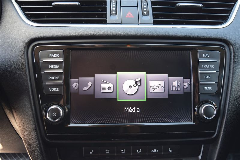 Škoda Octavia 2,0 TDI 110KW DSG TAŽNÉ NAVI - fotka 39 z 47