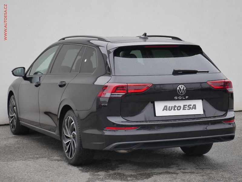 Volkswagen Golf (2021) 1.5TSi, ČR, Life, LED, park - fotka 6 z 22