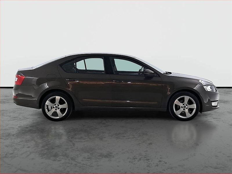 Škoda Octavia (2015) 1.6 TDI, Tempomat - fotka 6 z 19