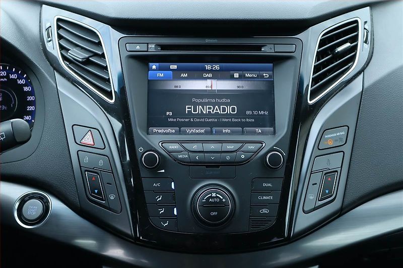Hyundai i40 (2015) 1.7 CRDi, Automat, Serv.kniha - fotka 12 z 23