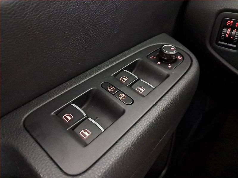 Volkswagen Sharan (2014) Highline 2.0 TDI, 4X4, Kůže - fotka 16 z 19
