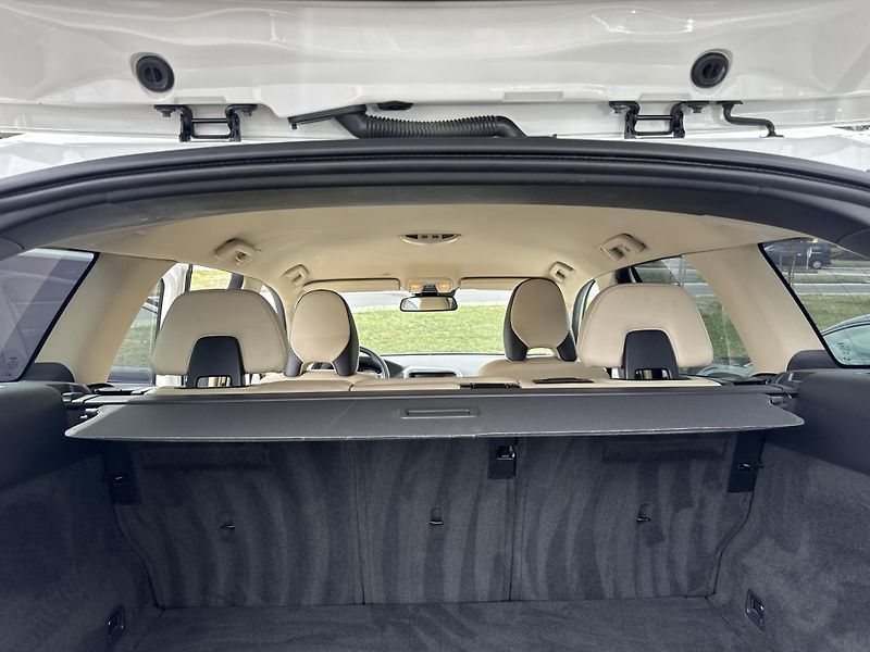Volvo XC60 2,4 D3 R-DESIGN AWD AT - fotka 22 z 24