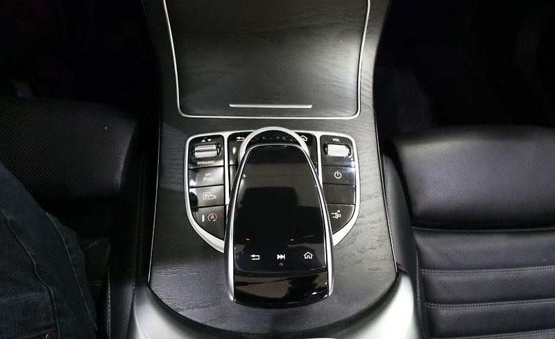 Mercedes-Benz Třídy C 300 AMG 360 kamera Burmester - fotka 20 z 22
