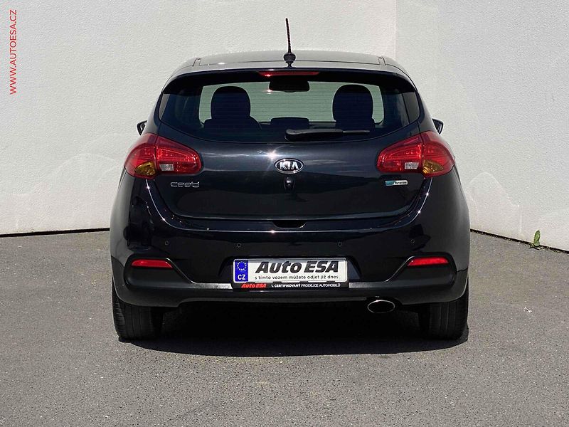Kia Ceed (2015) 1.6 GDi, Exclusive, navi, - fotka 5 z 19