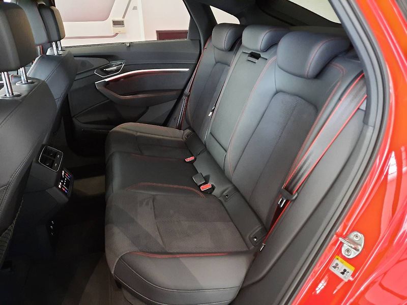 Audi Q8 e-tron (2023) Sportback 55 quattro (300kW/40 - fotka 9 z 29