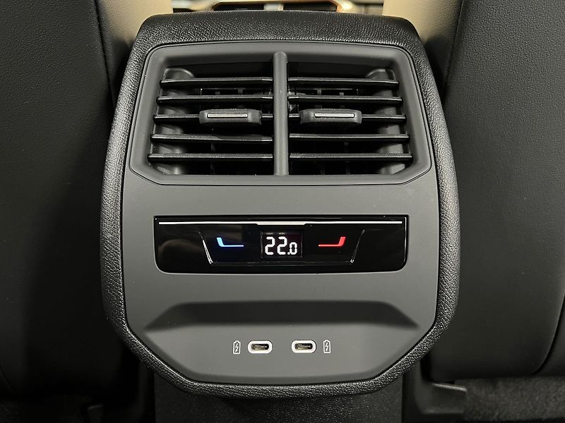 Cupra Leon 2.0TSI 228KW DSG 4WD, LED, ACC - fotka 33 z 37