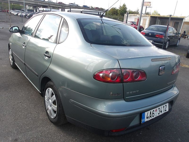 Seat Cordoba 1,2i ČR 2.MAJITEL ! - fotka 5 z 29