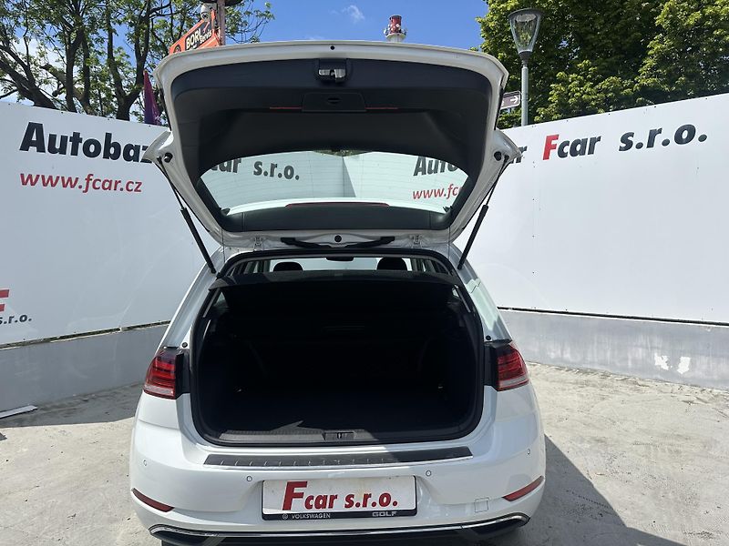 Volkswagen e-Golf (2020) 100kW, rezervace - fotka 17 z 30