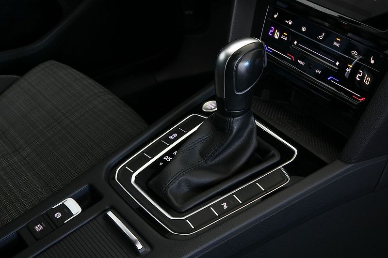 Volkswagen Passat 2.0TDI 110kW DSG Tažné Kamera - fotka 14 z 21