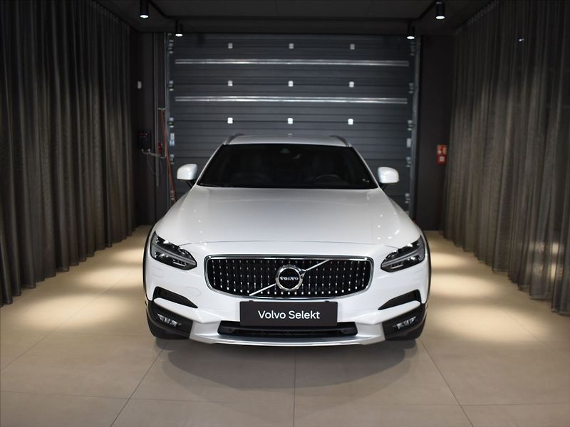 Volvo V90 2,0 D5 AWD CC PRO - fotka 6 z 28