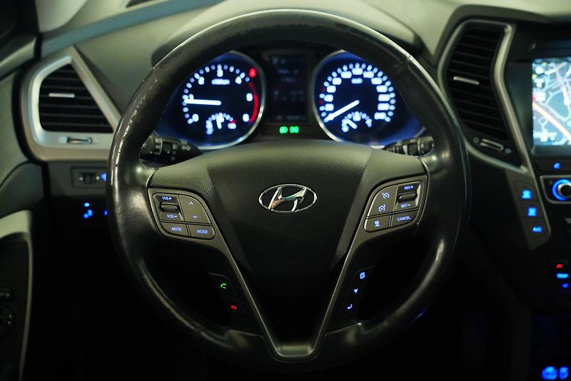 Hyundai Grand Santa Fe - fotka 18 z 29