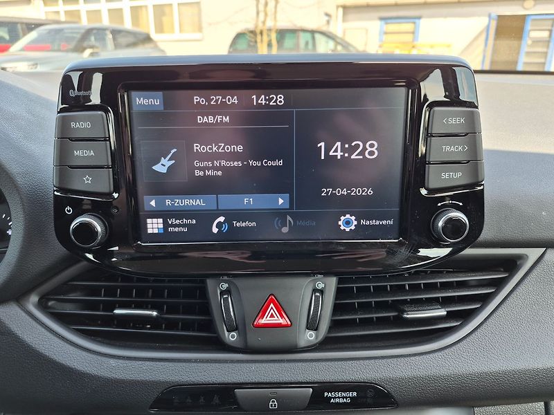 Hyundai i30 Comfort 1,5 CVVT - fotka 12 z 17