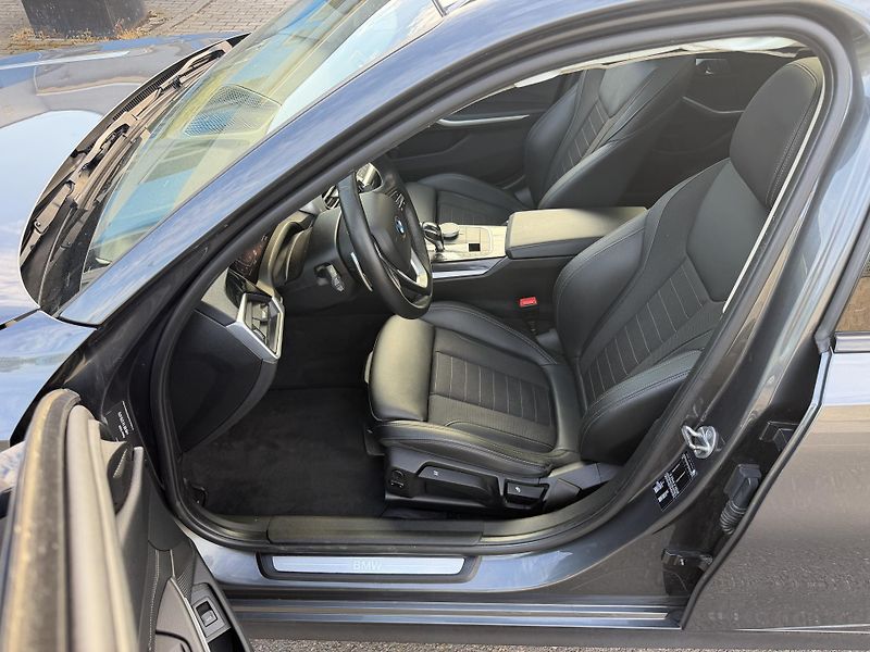 BMW Řada 3 Kombi 330i 190kW závěs  - fotka 12 z 19