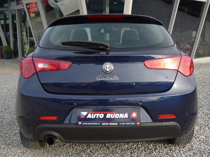 Alfa Romeo Giulietta 1,4 TB 125kW Navi Panorama - fotka 10 z 39