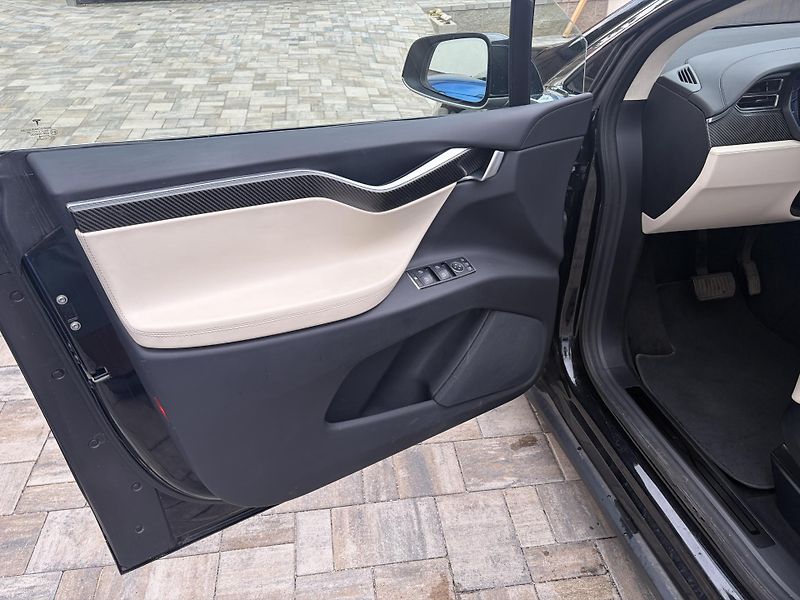 Tesla Model X (2018) 100D, MCU2, tazne,5mist - fotka 9 z 20