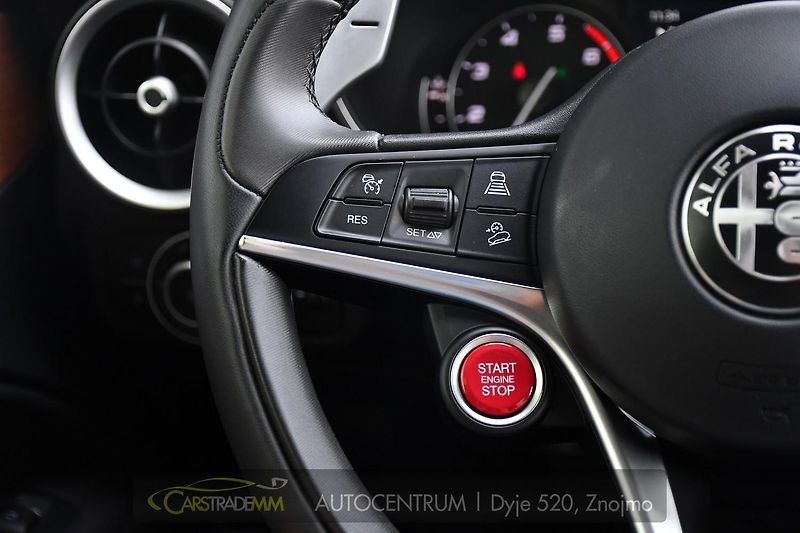 Alfa Romeo Stelvio 2.0 Q4 VELOCE - fotka 29 z 52