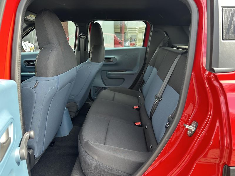 Fiat Grande Panda (2026) Pop 1,2T Hybrid 110k Automat - fotka 9 z 16