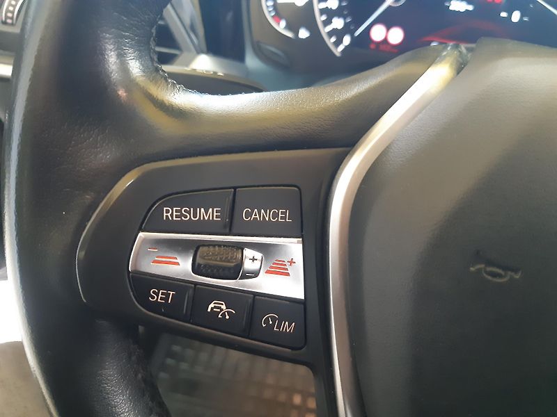 BMW Řada 3 318d BERLINE NAVI LED KAMERA - fotka 15 z 23