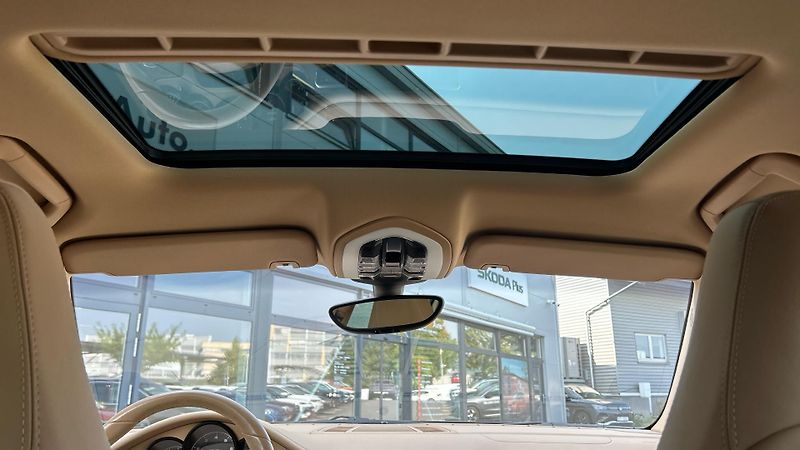 Porsche Panamera 4 - fotka 26 z 29
