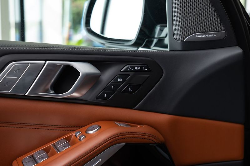 BMW X7 M50i/360/HarmanKardon/Pano - fotka 22 z 31