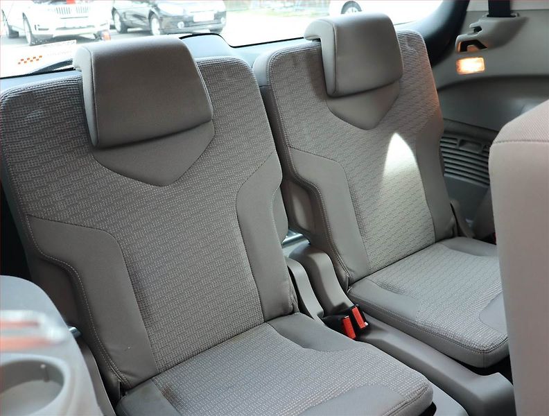 Peugeot 308 (2011) 1.6 HDi, 7 míst, Eko.zaplacen - fotka 23 z 25