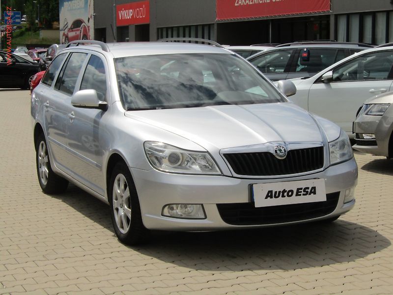 Škoda Octavia (2012) 1.6TDi, ČR, AC, výhřev sed - fotografie inzerátu