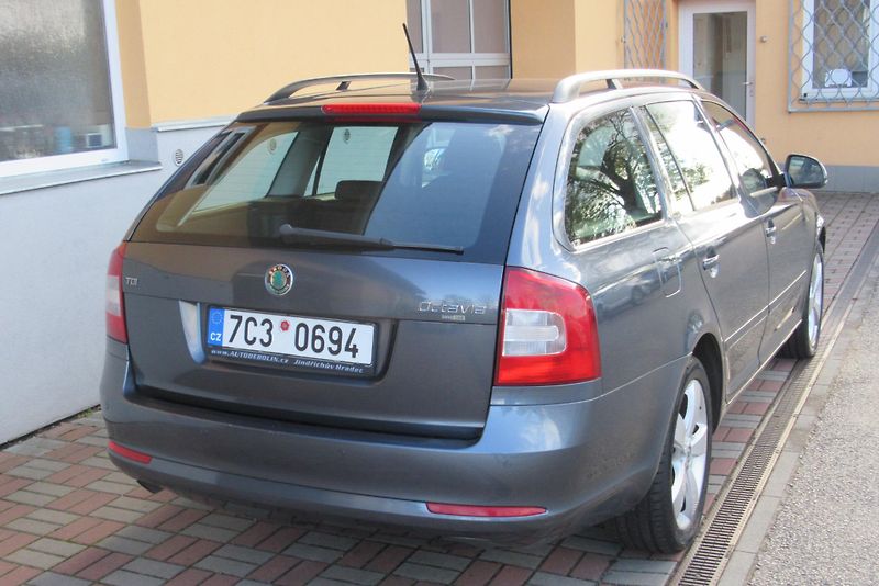 Škoda Octavia 1.6 TDi AUT. KLIMA SADA KOL - fotka 8 z 31