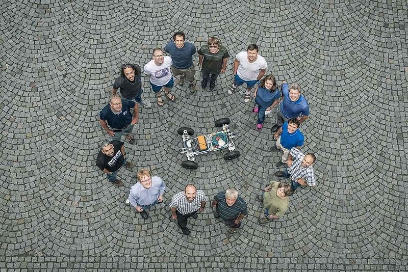 Team ANTeTUL v prostorách Ústavu pro nanomateriály, pokročilé technolgie a inovace TUL.